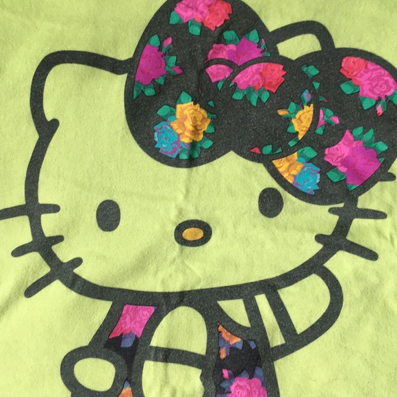 Hello Kitty Crop Top - Picture 3 of 4